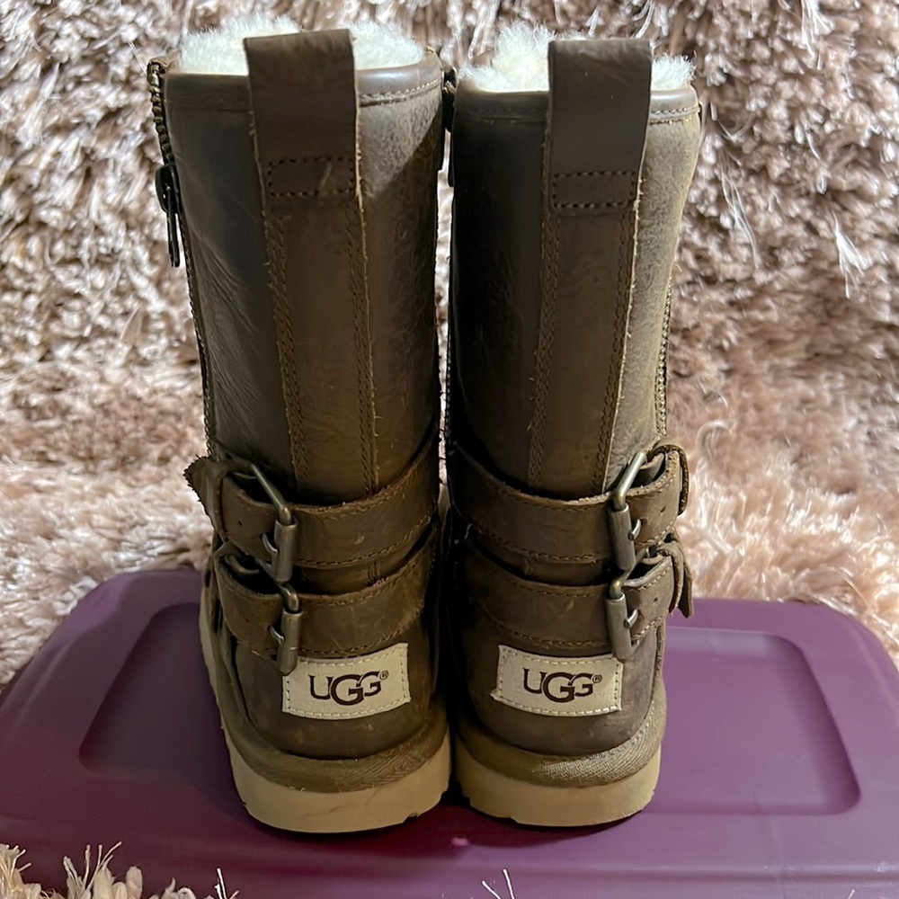 Chestnut brown uggs
